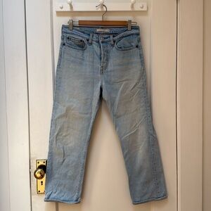 Levi’s Wedgie Straight, size 28.